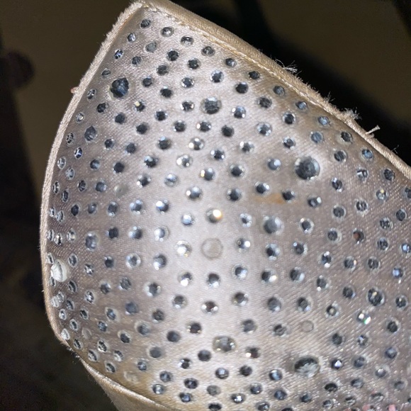 Le Chateau sliver rhinestone heels - Picture 4 of 9